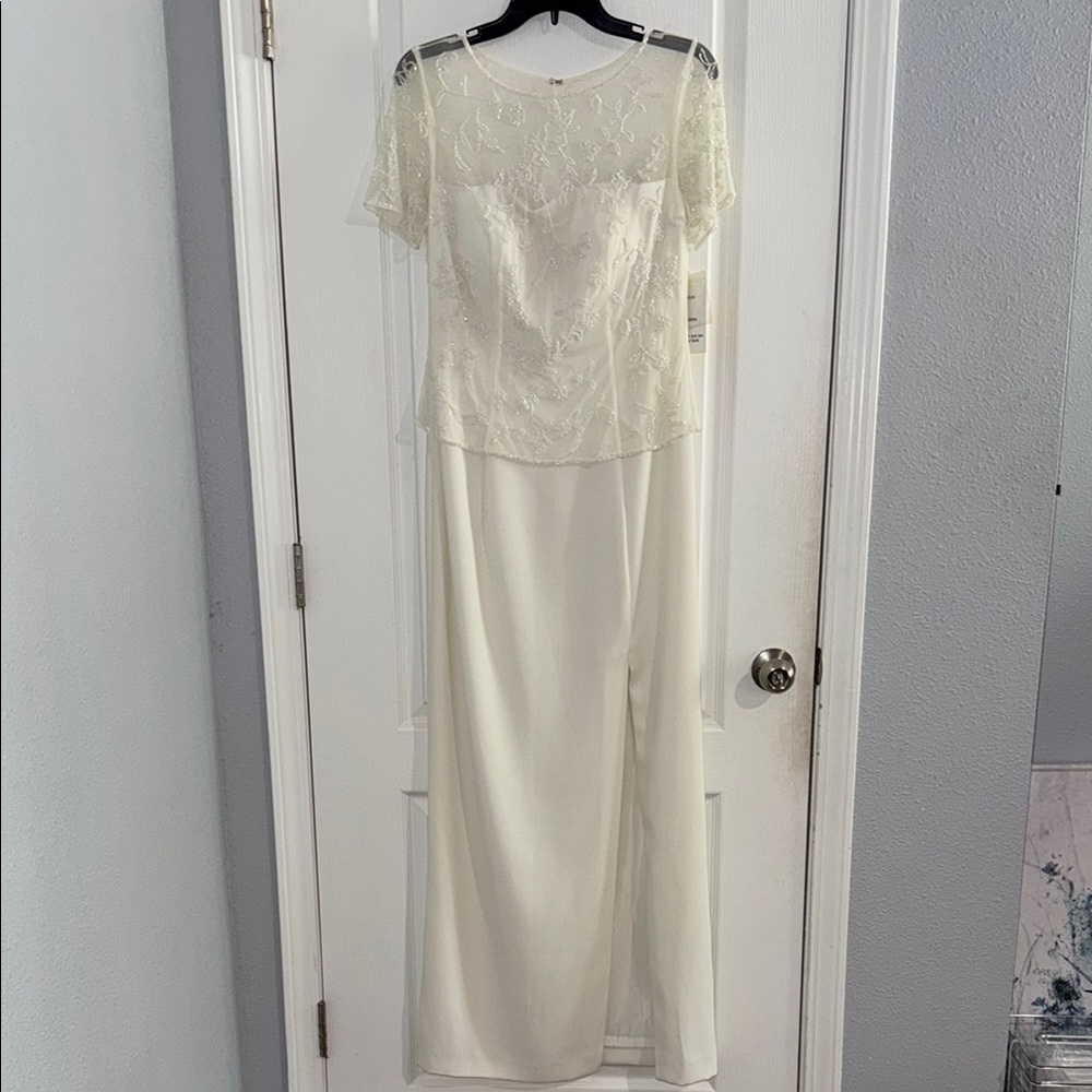 NWT Womens Cachet Elegant Beaded Cream Lace Overlay Wedding Dress Size 6 Long